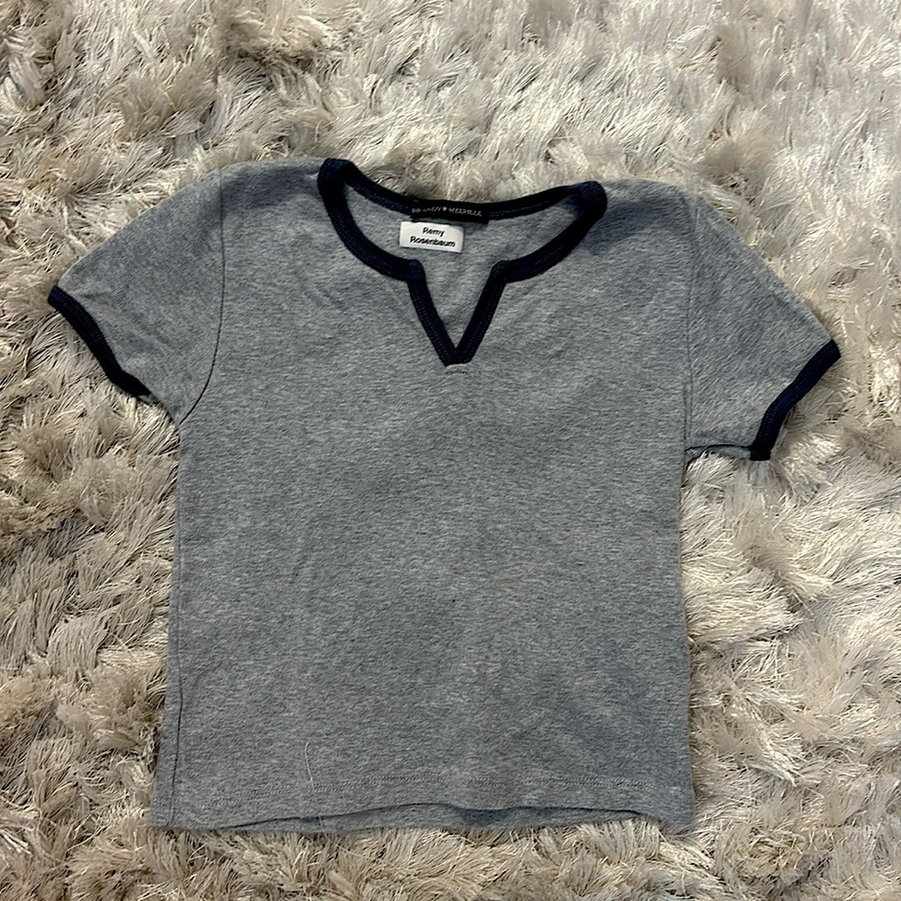 Brandy Melville Outlined V-neck Tee